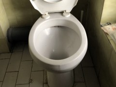 Šta kada se WC šolja odvoji od poda?